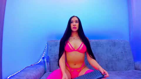 nikii_white online show from July 10, 2026, 5:01 am