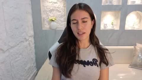 Snapshot of nikka_tx chatting on October 24, 2025, 4:31 am Online 2200 to 600 online show from October 24, 2025, 4:31 am