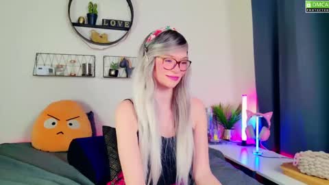 Snapshot of nikki_goldberg chatting on January 11, 2025, 7:39 am Kitty Chatte online show from January 11, 2025, 7:39 am