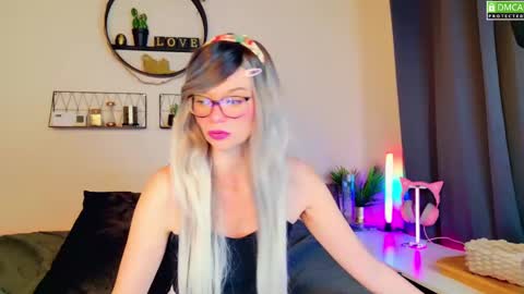 Snapshot of nikki_goldberg chatting on February 2, 2025, 8:35 am Kitty Chatte online show from February 2, 2025, 8:35 am