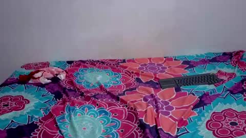 Snapshot of nikki_uwu chatting on June 11, 2026, 12:32 am nikki_uwu online show from June 11, 2026, 12:32 am