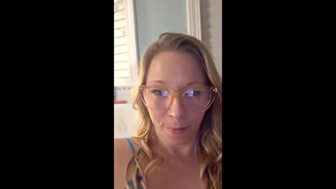 Snapshot of nikkib653466 chatting on February 25, 2026, 3:05 am nikkib653466 online show from February 25, 2026, 3:05 am