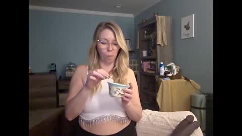 Snapshot of nikkib653466 chatting on April 15, 2026, 9:37 pm nikkib653466 online show from April 15, 2026, 9:37 pm