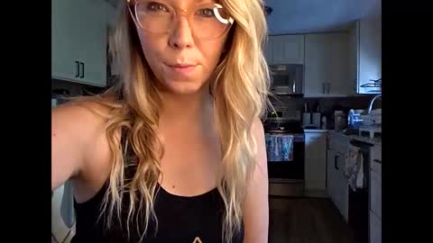 Snapshot of nikkib653466 chatting on May 21, 2026, 5:09 pm nikkib653466 online show from May 21, 2026, 5:09 pm
