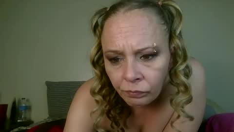 Snapshot of nikkibae6933 chatting on February 22, 2026, 8:35 am nikkibae6933 online show from February 22, 2026, 8:35 am