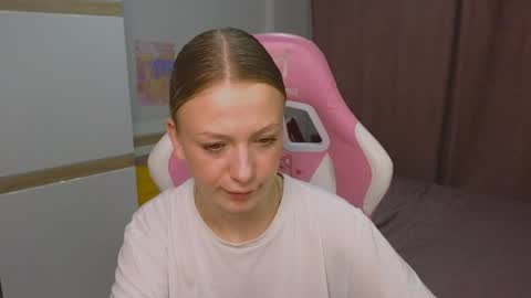 Snapshot of nikkibenz03 chatting on June 3, 2026, 7:11 am Beatrice online show from June 3, 2026, 7:11 am