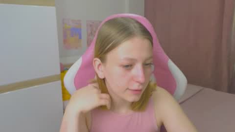 Snapshot of nikkibenz03 chatting on June 20, 2026, 7:33 am Beatrice online show from June 20, 2026, 7:33 am