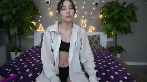 Nikki online show from February 1, 2025, 1:20 pm