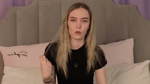 nikkilane11 online show from April 11, 2026, 3:05 pm