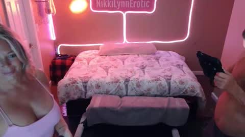 Snapshot of nikkilynnerotic chatting on November 29, 2025, 9:29 pm NikkiLynnErotic online show from November 29, 2025, 9:29 pm