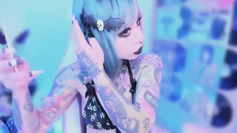 Nikki Ramone   online show from November 1, 2025, 1:18 am