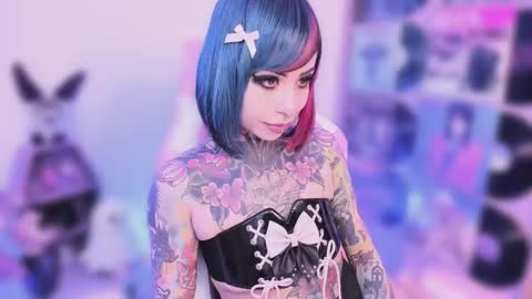 Nikki Ramone   online show from November 7, 2025, 9:59 pm