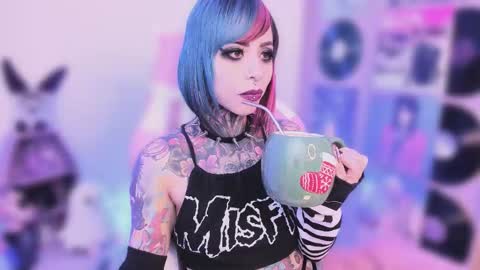 Nikki Ramone   online show from November 11, 2025, 9:48 pm