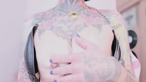 Nikki Ramone   online show from March 4, 2026, 10:38 pm