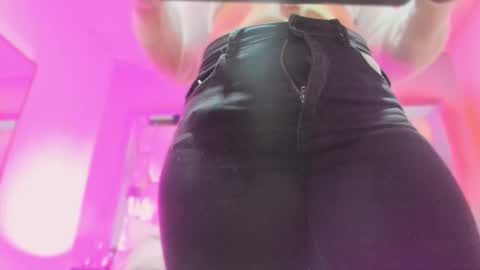     online show from September 20, 2025, 11:22 am