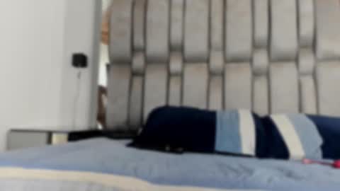     online show from October 24, 2025, 1:18 pm