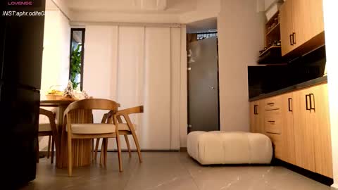 Nicole cam online show from December 19, 2025, 9:33 pm