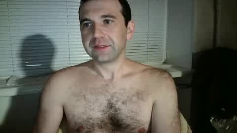 nikolas_vaz online show from November 11, 2025, 9:37 pm