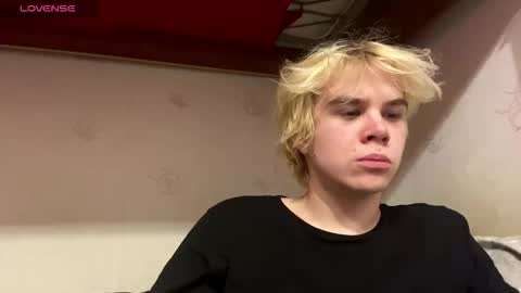 Snapshot of nikolasbucks chatting on December 18, 2025, 9:43 pm nikolasbucks online show from December 18, 2025, 9:43 pm