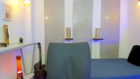    online show from December 17, 2025, 4:29 am