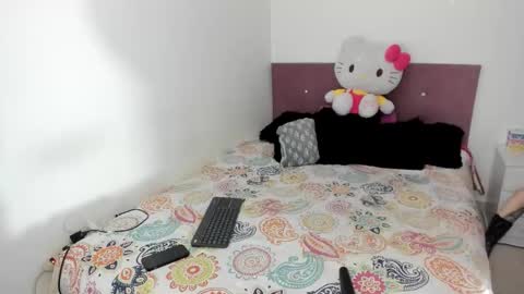 Nikole online show from November 16, 2025, 5:35 am