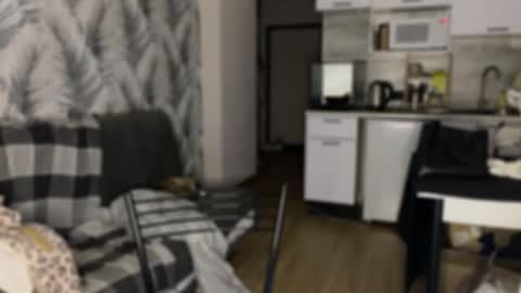 nikoli_naw online show from April 20, 2026, 7:37 pm