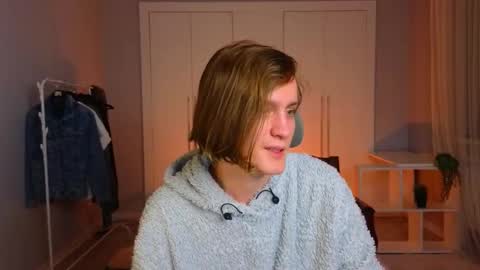 Snapshot of nikompell chatting on March 11, 2025, 7:36 pm niko online show from March 11, 2025, 7:36 pm