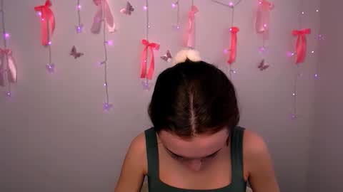 nikonara_ online show from April 17, 2026, 11:24 am