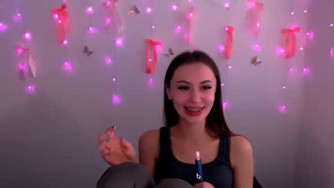 nikonara_ online show from May 10, 2026, 11:15 am
