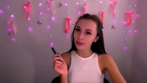 nikonara_ online show from May 22, 2026, 11:38 am