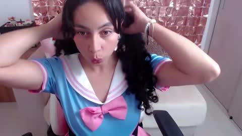 Snapshot of niky_blue chatting on October 24, 2025, 11:45 pm niky_blue online show from October 24, 2025, 11:45 pm