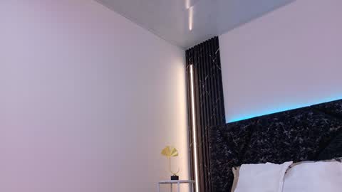  NIKY SMIT  online show from January 20, 2025, 5:37 pm