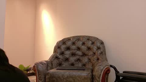  NIKY SMIT  online show from March 8, 2025, 11:37 am