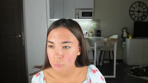 Bella online show from October 31, 2025, 9:49 pm