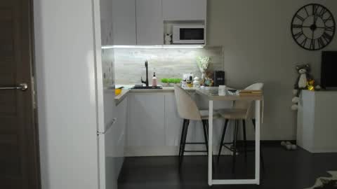 Bella online show from April 13, 2026, 8:58 pm