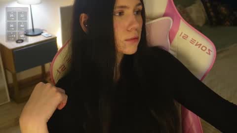 Jennet online show from February 19, 2025, 3:27 pm