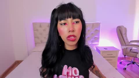 Nina Fox  online show from October 16, 2025, 1:45 pm