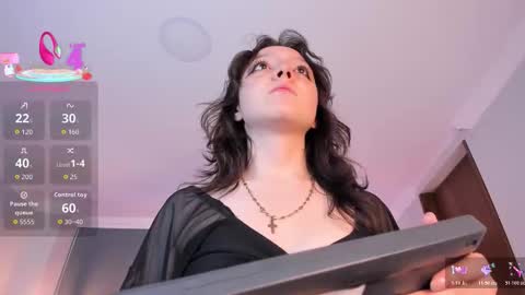 nina_ford_ online show from November 17, 2025, 3:01 am