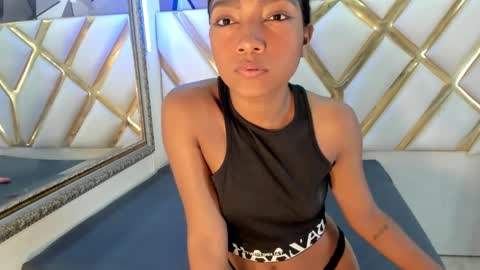 nina_kong online show from September 18, 2025, 9:06 pm