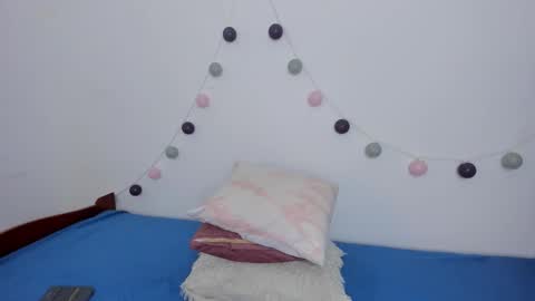 Nina online show from December 15, 2025, 9:52 pm