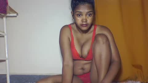 ninah_rise online show from December 2, 2025, 2:06 am