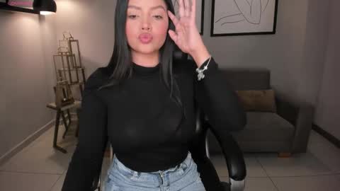 Snapshot of ninamichelle_ chatting on February 4, 2026, 6:58 pm Nina online show from February 4, 2026, 6:58 pm