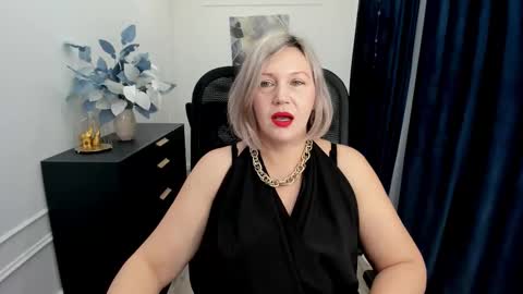 ninastarle online show from November 19, 2025, 4:56 am