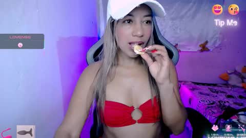 ninatinydoll1 online show from October 22, 2025, 1:00 pm