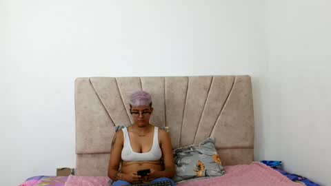 Snapshot of nini_smith chatting on June 20, 2026, 7:00 am nini_smith online show from June 20, 2026, 7:00 am