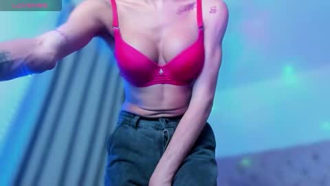 Snapshot of ninonbeart chatting on March 1, 2026, 5:31 am Ninon Beart online show from March 1, 2026, 5:31 am