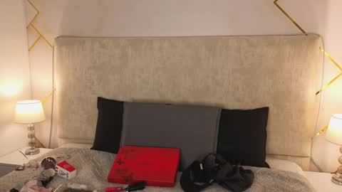 nioki_ online show from April 4, 2026, 4:22 am