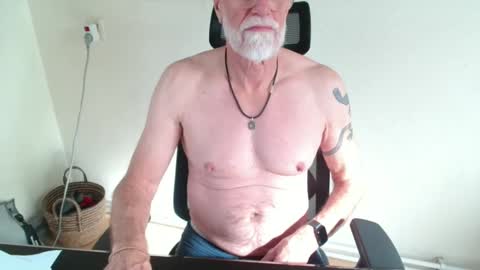 nipplesilverdad55 online show from October 18, 2025, 9:54 am