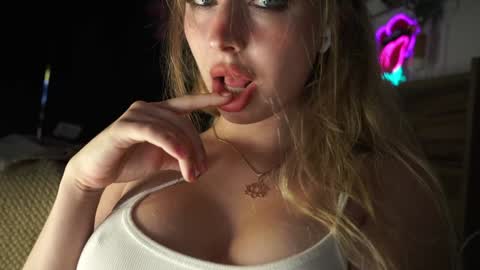 nirvanaa__ online show from December 1, 2025, 2:38 am