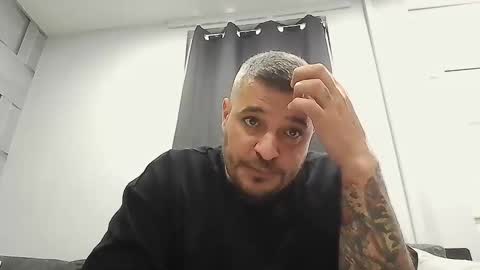 Snapshot of nita1985 chatting on November 9, 2025, 12:03 pm AURA online show from November 9, 2025, 12:03 pm